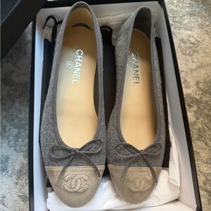 NIB CHANEL Two-Tone Gray and Tan Ballet Flats sz 38.5